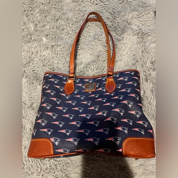 NFL  Dooney & Bourke Patriots Pocketbook - Picture 6 of 9